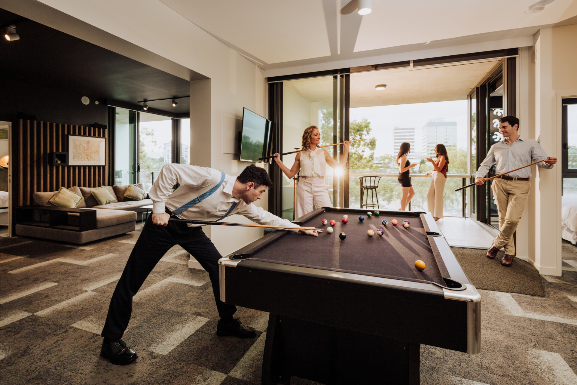 Visual Reference: Sophisticated Sky High Living With Unbeatable River Views